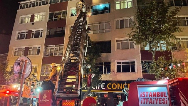 Kardeş kavgası ev yaktırdı Kardeş kavgası ev yaktırdı
