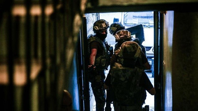 MİT ve Emniyetten kritik operasyon: Devletin gizli bilgilerini alan 6 kişi yakalandı MİT ve Emniyetten kritik operasyon: Devletin gizli bilgilerini alan 6 kişi yakalandı