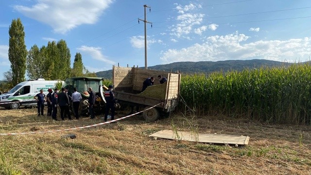 Tarlada silaj makinasına kapılan 3 yaşındaki çocuk öldü Tarlada silaj makinasına kapılan 3 yaşındaki çocuk öldü