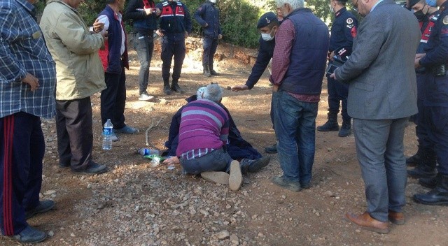 100 saattir dağ taş aranan yaşlı kadını İHA muhabiri buldu 100 saattir dağ taş aranan yaşlı kadını İHA muhabiri buldu