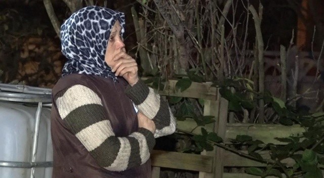 Ahşap binada yangın, evinin yanışını çaresizce izledi Ahşap binada yangın, evinin yanışını çaresizce izledi