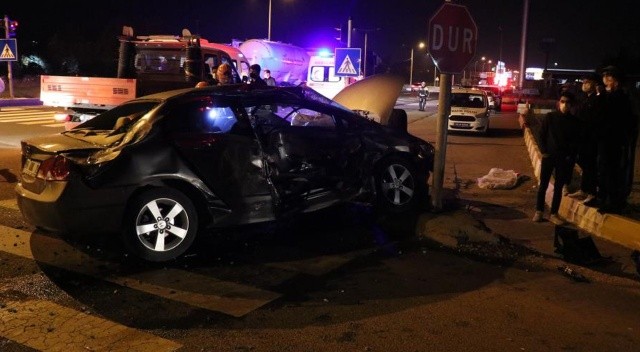 Ambulans ile otomobil çarpıştı: Yaralılar var