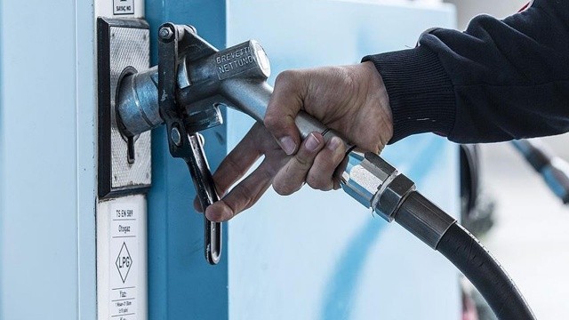 Bu gece yarısından itibaren geçerli: Otogaza 19 kuruş zam