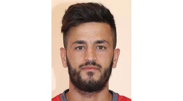 Maç sırasında dili boğazına kaçan futbolcu hastaneye kaldırıldı Maç sırasında dili boğazına kaçan futbolcu hastaneye kaldırıldı