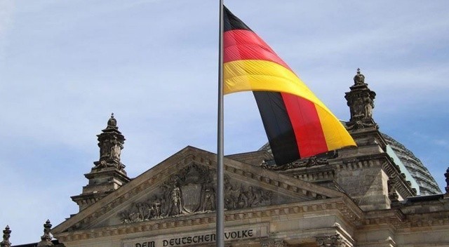 Rus diplomat, Almanya&#039;daki elçilik binasının önünde ölü bulundu