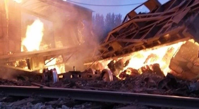 Şili’de yük treni raydan çıktı, vagonlar ateşe verildi Şili’de yük treni raydan çıktı, vagonlar ateşe verildi