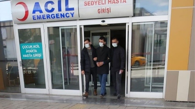 14 yıldır aranıyordu... Hastane randevusuna giderken yakalandı 14 yıldır aranıyordu... Hastane randevusuna giderken yakalandı