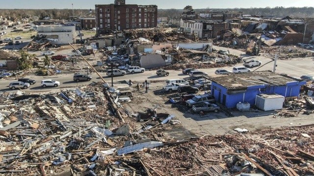 ABD’deki hortumun bilançosu belli oldu: 64 kişi öldü ABD’deki hortumun bilançosu belli oldu: 64 kişi öldü