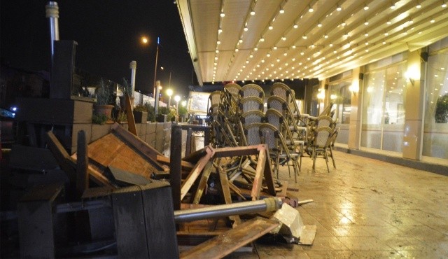 Alkollü sürücü restorana daldı, ortalık savaş alanına döndü Alkollü sürücü restorana daldı, ortalık savaş alanına döndü