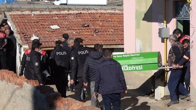 Büyük acı! İntihar etmek isterken, 12 yaşındaki kızını öldürdü Büyük acı! İntihar etmek isterken, 12 yaşındaki kızını öldürdü