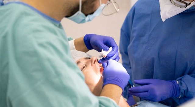 Diş ağrısı sanıp gitti, altından bambaşka bir şey çıktı Diş ağrısı sanıp gitti, altından bambaşka bir şey çıktı