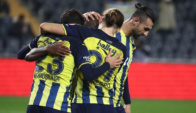 Fenerbahçe, Afyonspor'u iki golle geçti Fenerbahçe, Afyonspor'u iki golle geçti
