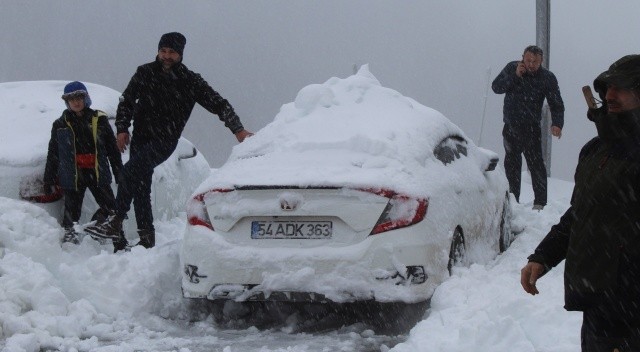 Kartepe’de yağış başladı! Kar kalınlığı 40 cm&#039;i buldu