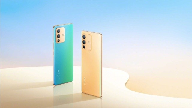 Renk değiştiren arka panele sahip Vivo V23 geliyor