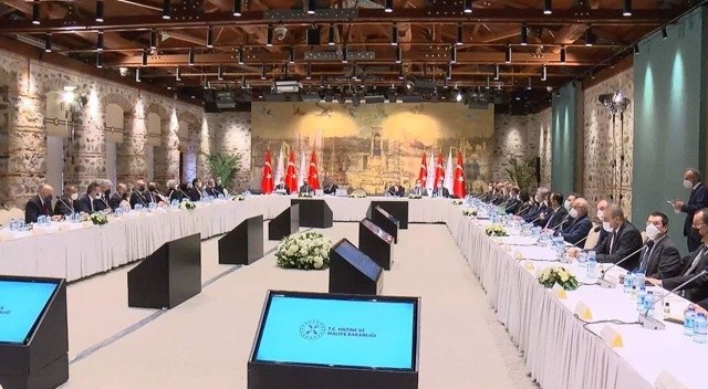 Bakan Nebati ekonomistler ve akademisyenlerle buluştu Bakan Nebati ekonomistler ve akademisyenlerle buluştu