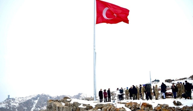 Bakanlar 2022'ye sahada görev başında girdiler Bakanlar 2022'ye sahada görev başında girdiler