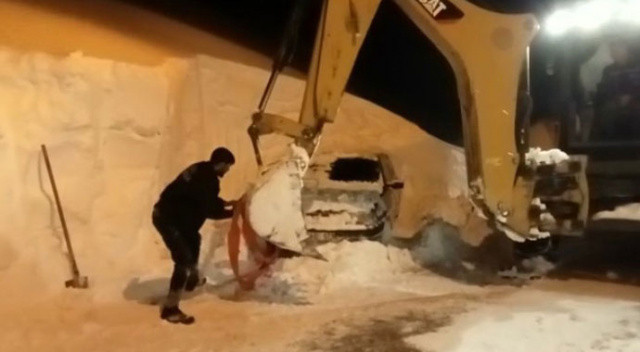 Malatya’da ilginç anlar! Sürücü bıraktığı aracını 5 metre karın altında buldu Malatya’da ilginç anlar! Sürücü bıraktığı aracını 5 metre karın altında buldu