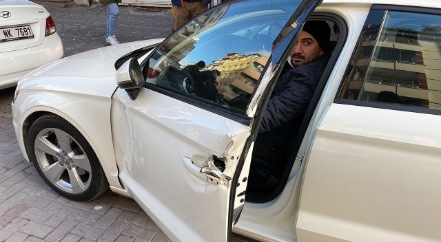 Park halindeki aracına binmek isterken parmaklarından oldu Park halindeki aracına binmek isterken parmaklarından oldu