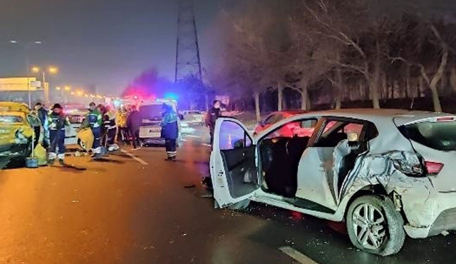 TEM Otoyolu'nda iki ayrı kaza: 7 araç birbirine girdi TEM Otoyolu'nda iki ayrı kaza: 7 araç birbirine girdi