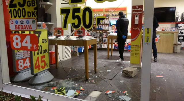 14 saniyede 100 bin TL’lik telefon çaldılar 14 saniyede 100 bin TL’lik telefon çaldılar