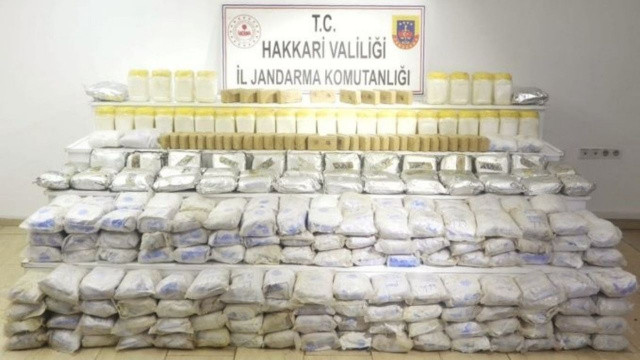 Bakan Soylu: Hakkari'de 250 kg uyuşturucu ele geçirildi Bakan Soylu: Hakkari'de 250 kg uyuşturucu ele geçirildi