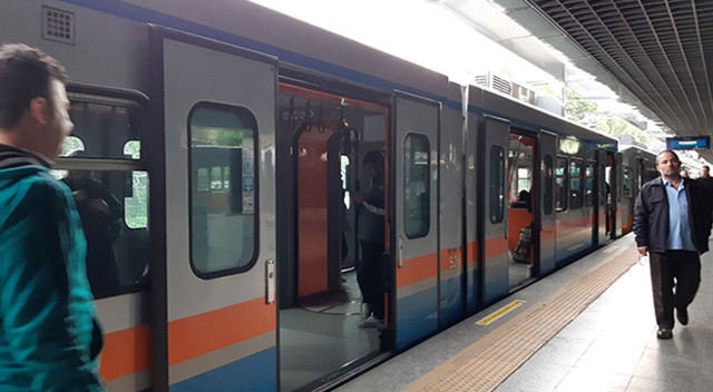 Bakırköy Metro İstasyonu'nda yangın paniği Bakırköy Metro İstasyonu'nda yangın paniği