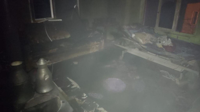 Benzin döktükleri soba patladı, yaralılar var Benzin döktükleri soba patladı, yaralılar var