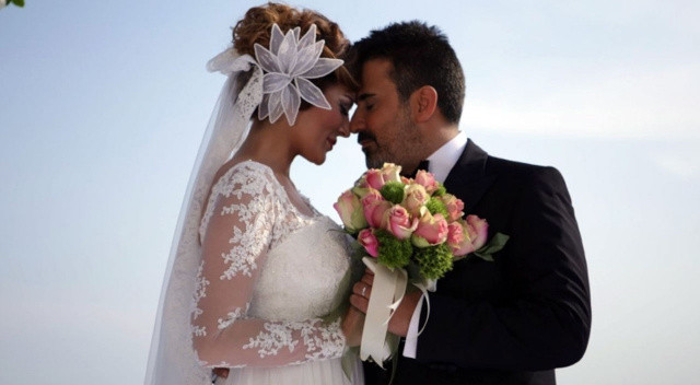 Bir ayrılık haberi daha: Şarkıcı Emrah ve eşi Sibel Erdoğan boşandı Bir ayrılık haberi daha: Şarkıcı Emrah ve eşi Sibel Erdoğan boşandı