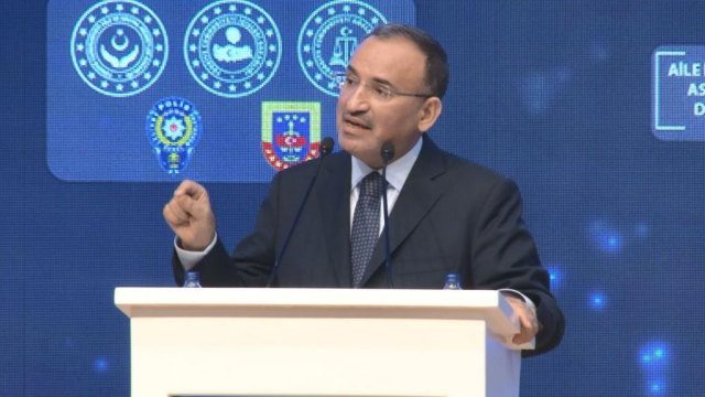 Bozdağ'dan 'kadına şiddet' vurgusu: Yeni adımlar gerekiyor Bozdağ'dan 'kadına şiddet' vurgusu: Yeni adımlar gerekiyor