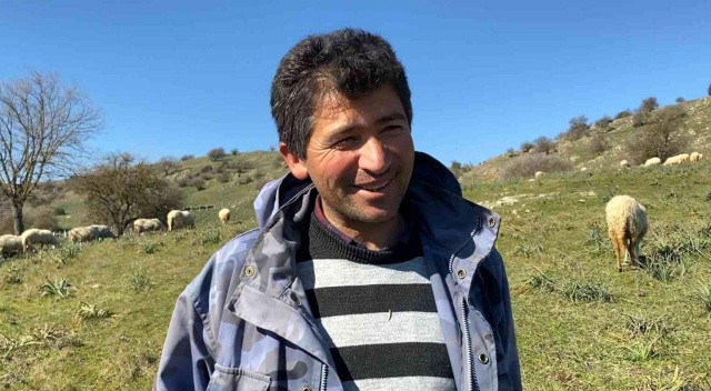 Çobanlıktan kazandığı parayla hayvanlarını otlattığı merayı satın aldı Çobanlıktan kazandığı parayla hayvanlarını otlattığı merayı satın aldı