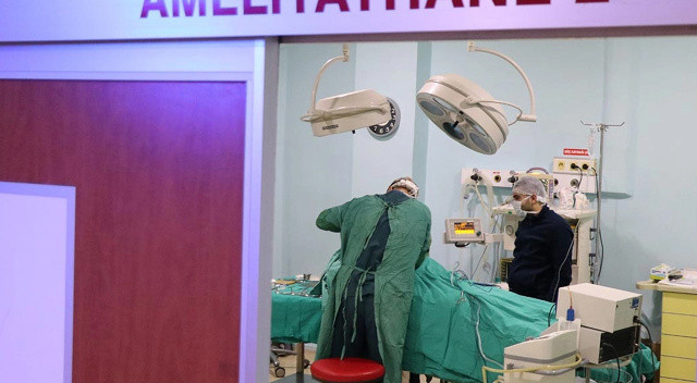 Doktorları şaşkına çeviren olay! Midesinden 1,5 kilo saç çıktı Doktorları şaşkına çeviren olay! Midesinden 1,5 kilo saç çıktı