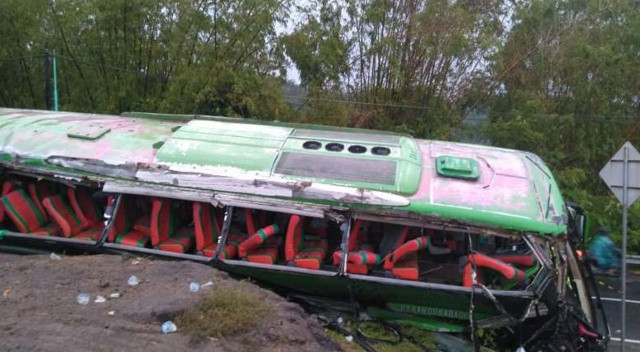 Endonezya'da otobüs kazası: 13 ölü, çok sayıda yaralı var Endonezya'da otobüs kazası: 13 ölü, çok sayıda yaralı var