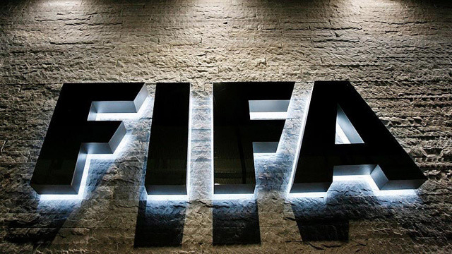 FIFA, Rus takımlarını uluslararası turnuvalardan men etti
