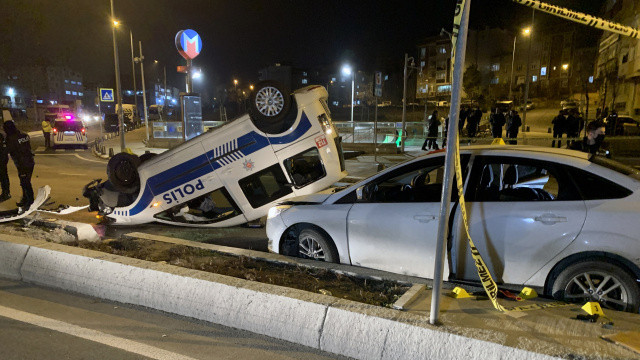 Gazi Mahallesi'nde sıcak saatler! Polis aracı kovalamacada takla attı Gazi Mahallesi'nde sıcak saatler! Polis aracı kovalamacada takla attı