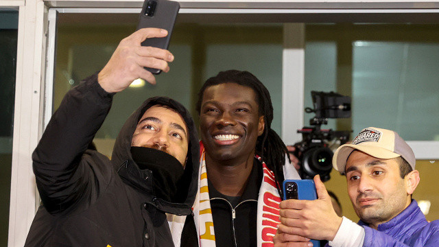 Gomis geri döndü