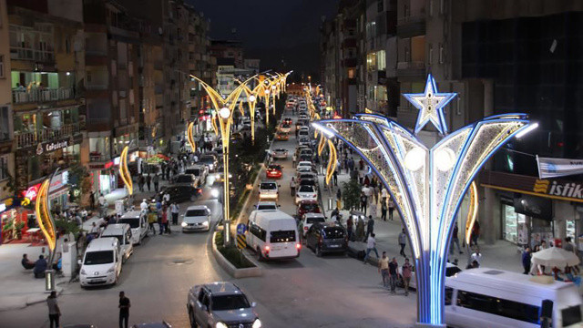 Hakkari'de gösteri ve yürüyüşler geçici olarak yasaklandı Hakkari'de gösteri ve yürüyüşler geçici olarak yasaklandı