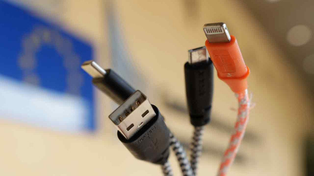 Milyonlarca telefon kullanıcısını ilgilendiren karar: Şarj aletleri ayrı satılacak Milyonlarca telefon kullanıcısını ilgilendiren karar: Şarj aletleri ayrı satılacak