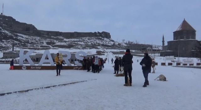 Kars’a yerli ve yabancı turistlerden yoğun ilgi Kars’a yerli ve yabancı turistlerden yoğun ilgi