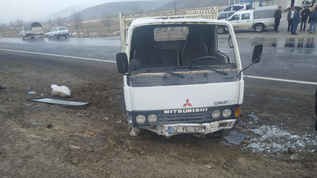 Konya'da kamyonet devrildi, ölü ve yaralılar var Konya'da kamyonet devrildi, ölü ve yaralılar var