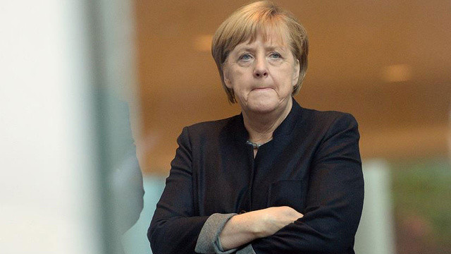 Korumalarının yanında göz göre göre çaldılar... Merkel&#039;e hırsız şoku