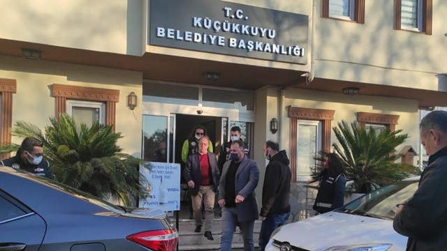 Küçükkuyu Belediye Başkanı gözaltına alındı