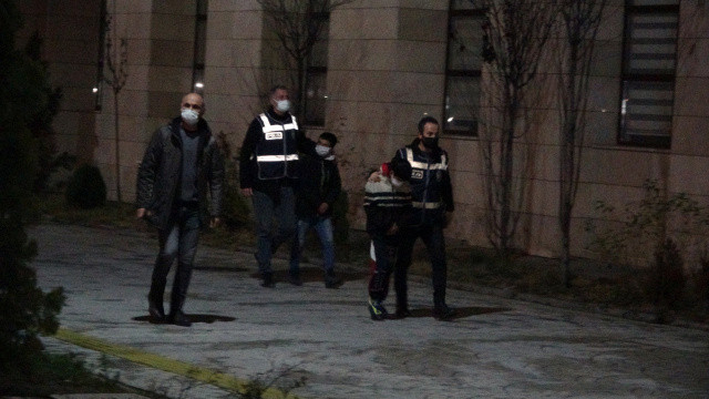 Oto galeriden cip çalan küçük çocuklar yakalandı