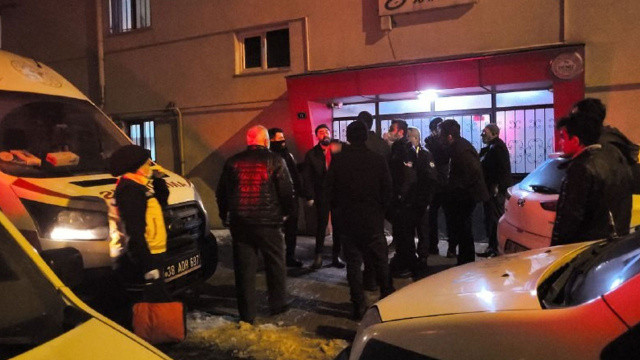 Sinir krizi geçirdi, annesini rehin aldı