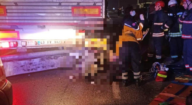 Tıra arkadan çarpan motosiklet sürücüsü hayatını kaybetti Tıra arkadan çarpan motosiklet sürücüsü hayatını kaybetti