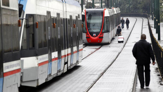 Tramvayda dehşet: ‘Gücün yaşlı adama mı yetiyor’ deyip tetiğe bastı Tramvayda dehşet: ‘Gücün yaşlı adama mı yetiyor’ deyip tetiğe bastı