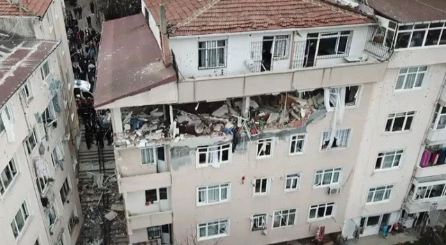 Üsküdar'da 4 katlı binada patlama meydana geldi Üsküdar'da 4 katlı binada patlama meydana geldi