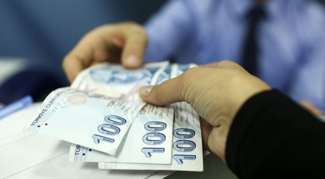 Yaşlı ve engelli aylıkları hesaplara yatırılıyor Yaşlı ve engelli aylıkları hesaplara yatırılıyor