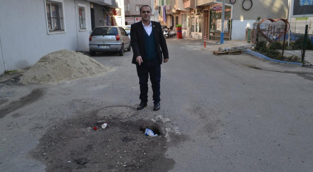 Yol çöktü fareler eve doldu, vatandaş isyanda Yol çöktü fareler eve doldu, vatandaş isyanda