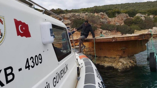 Yunanistan'ın acımadan denize attığı göçmen hayatını kaybetti Yunanistan'ın acımadan denize attığı göçmen hayatını kaybetti