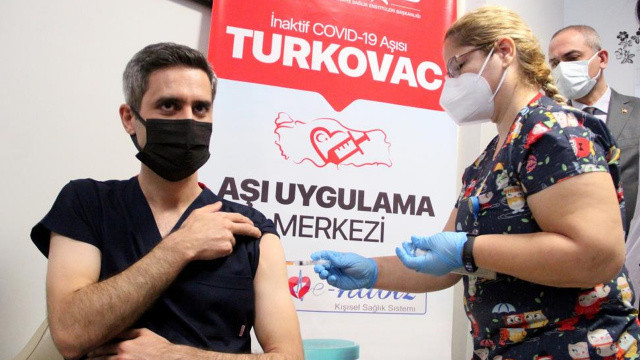 Yerli aşıya büyük ilgi: Yurdun dört bir yanında Turkovac uygulanmaya başladı Yerli aşıya büyük ilgi: Yurdun dört bir yanında Turkovac uygulanmaya başladı